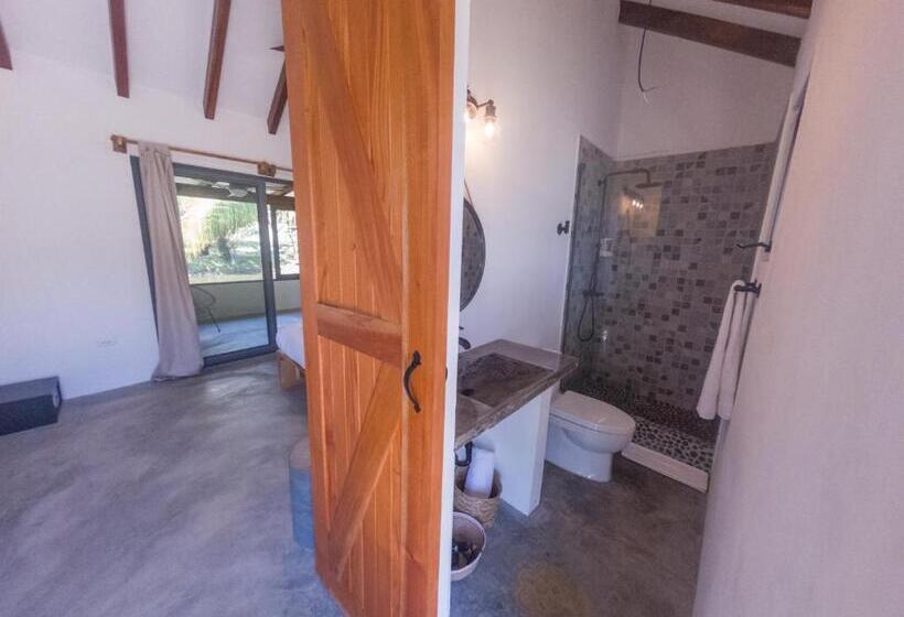 Standard studio with lake view, Catalina S Hideaway