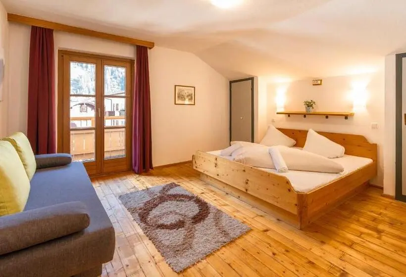 اتاق استاندارد سه تخته با سرویس بهداشتی مشترک, Das Cityhouse