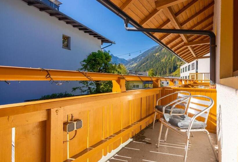 Трехместный Номер Стандарт с Балконом, Das Cityhouse