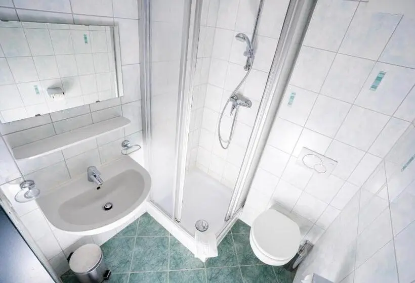 اتاق استاندارد سه تخته با بالکن, Das Cityhouse