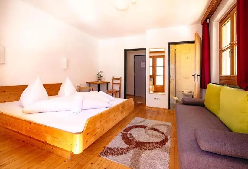 اتاق استاندارد سه تخته با بالکن, Das Cityhouse
