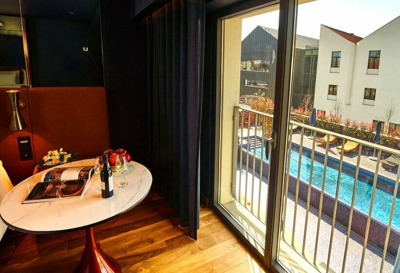 غرفة ديلوكس مطلة على حمام السباحة, Forte De Gaia, Autograph Collection