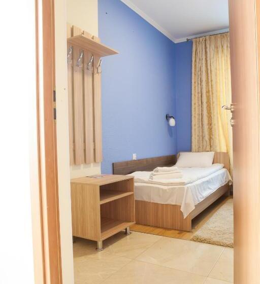 标准单人间, Solar