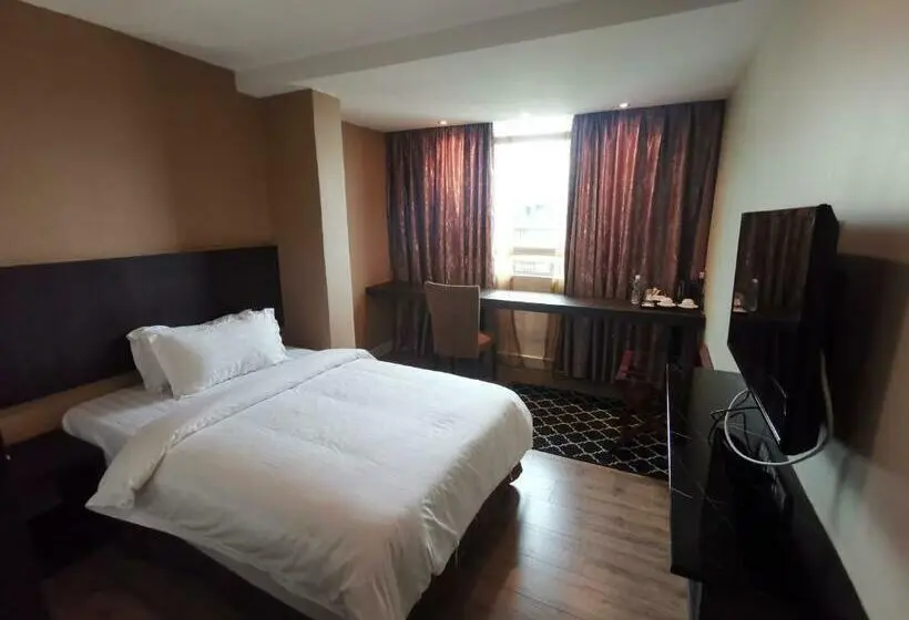 Quarto Superior Individual, De Leon Ii