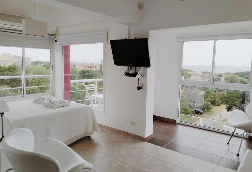 オーシャンビュースタンダードルームバルコニー付き, La Ramona Bed & Breakfast