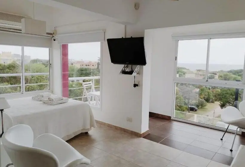 オーシャンビュースタンダードルームバルコニー付き, La Ramona Bed & Breakfast