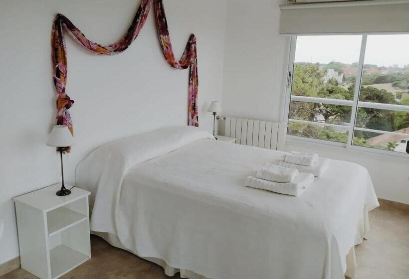 オーシャンビュースタンダードルームバルコニー付き, La Ramona Bed & Breakfast