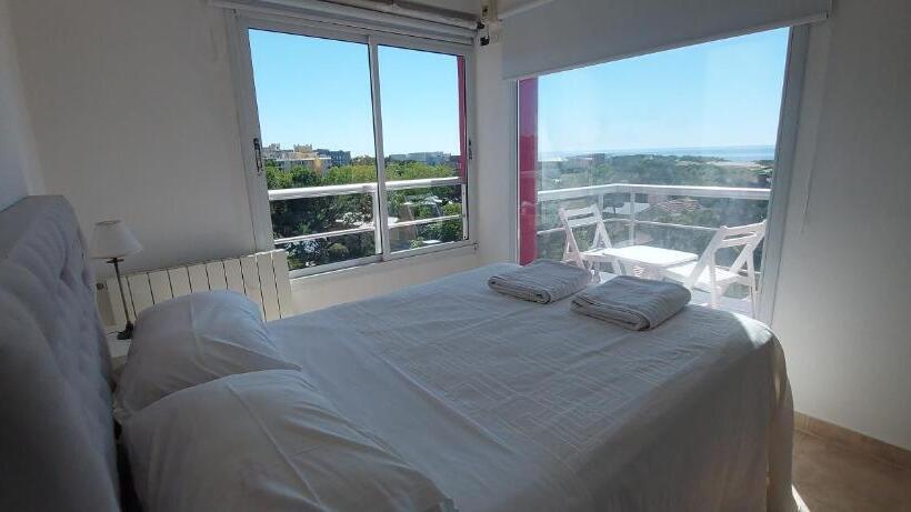 オーシャンビュースタンダードルームバルコニー付き, La Ramona Bed & Breakfast