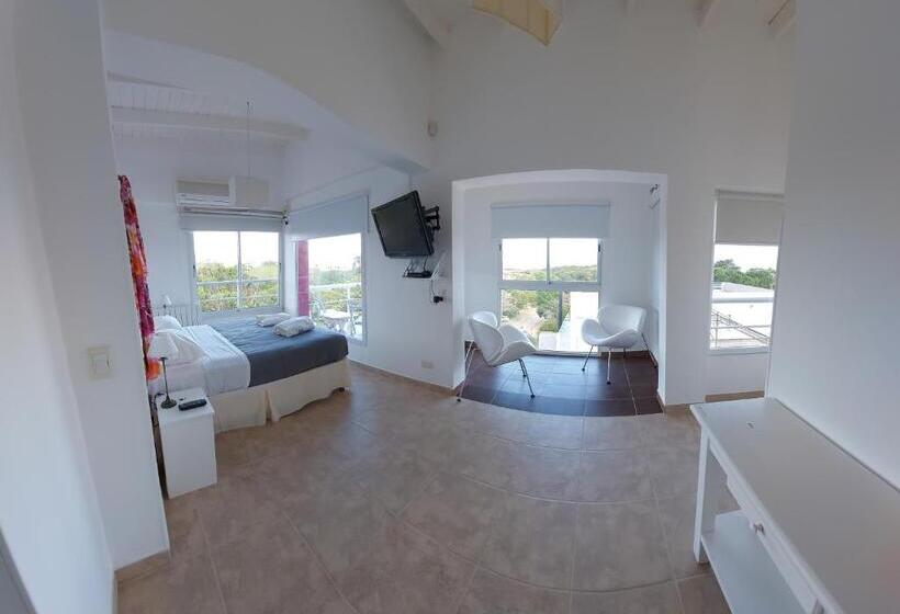 オーシャンビュースタンダードルームバルコニー付き, La Ramona Bed & Breakfast