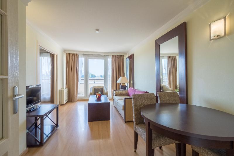 דירת חדר, Grand Geneve Residence Excellior