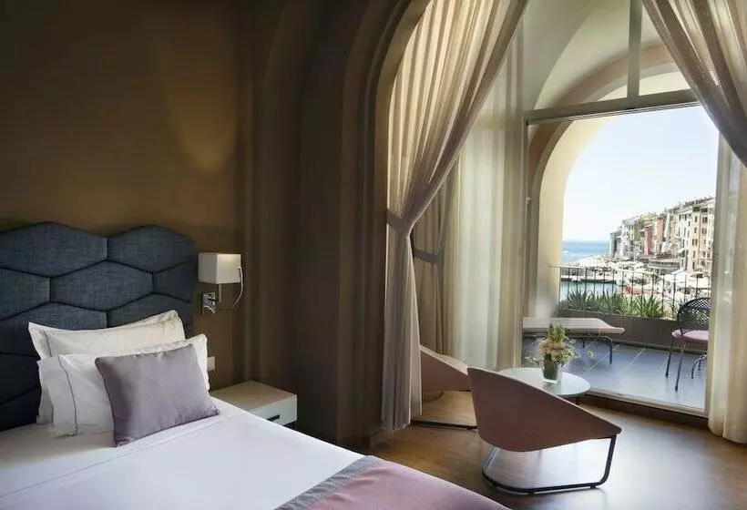 سوییت جونیور با چشم‌انداز دریا, Grand Hotel Portovenere