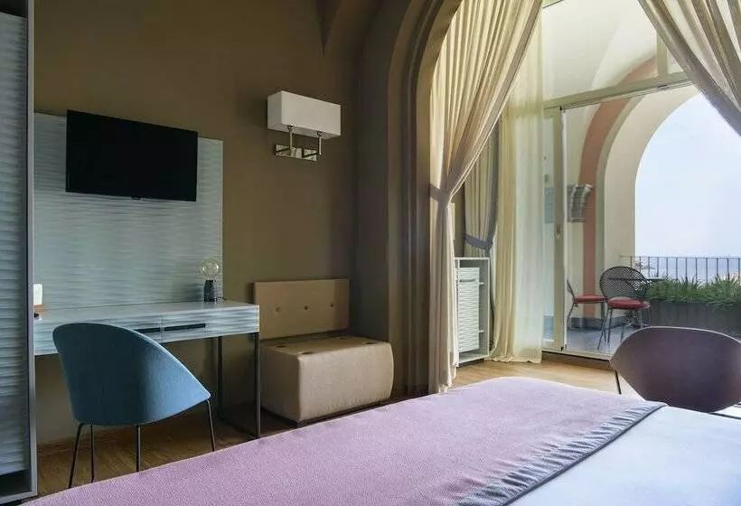 سوییت جونیور با چشم‌انداز دریا, Grand Hotel Portovenere