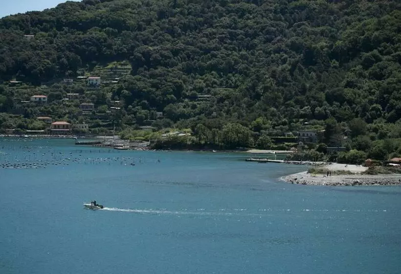 سوییت با چشم‌انداز دریا, Grand Hotel Portovenere