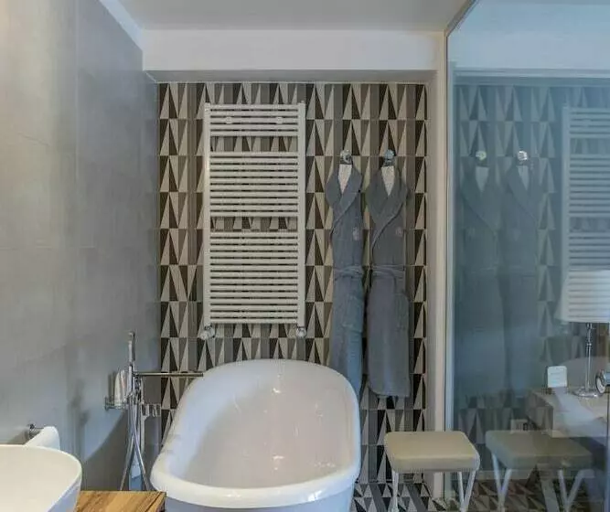 سوییت با چشم‌انداز دریا, Grand Hotel Portovenere