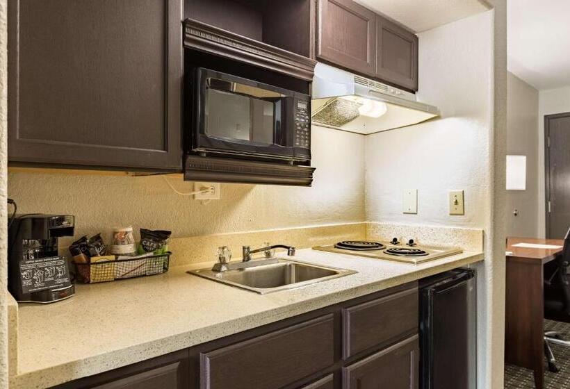 מיטת קינג בסוויטה, Best Western Northwest Corpus Christi Inn & Suites