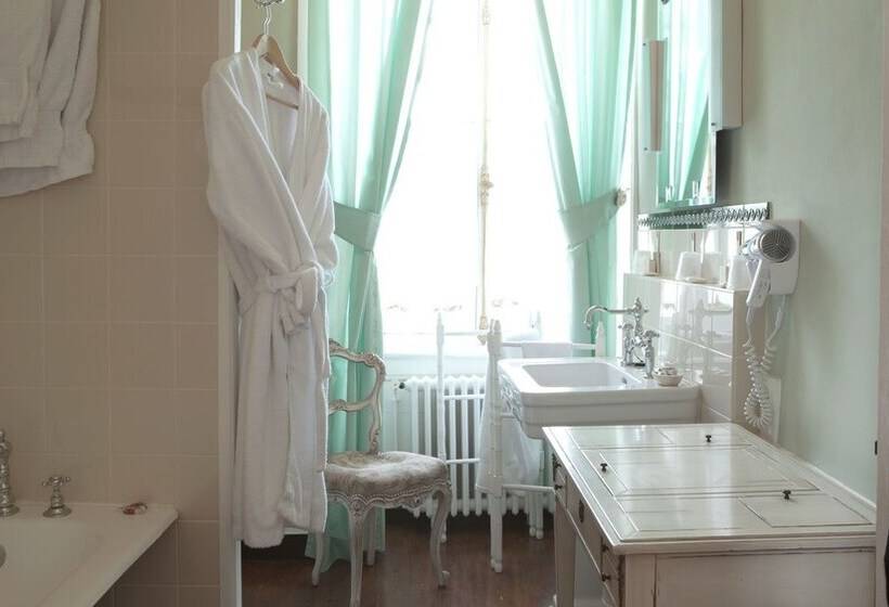 חדר דלוקס לשלושה, Château De La Ballue   Teritoria