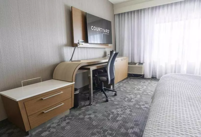 キングサイズベッドのデラックスルーム, Courtyard By Marriott Cleveland Willoughby