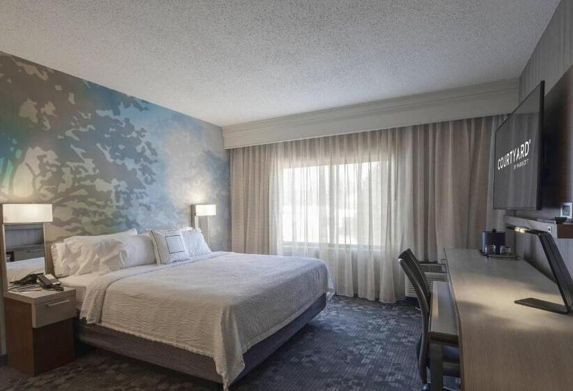 Номер Deluxe Кровать Кинг, Courtyard By Marriott Cleveland Willoughby