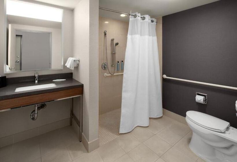 غرفة قياسية سرير كينج لذوى الإحتياجات الخاصة, Courtyard By Marriott Seattle Bellevue/downtown