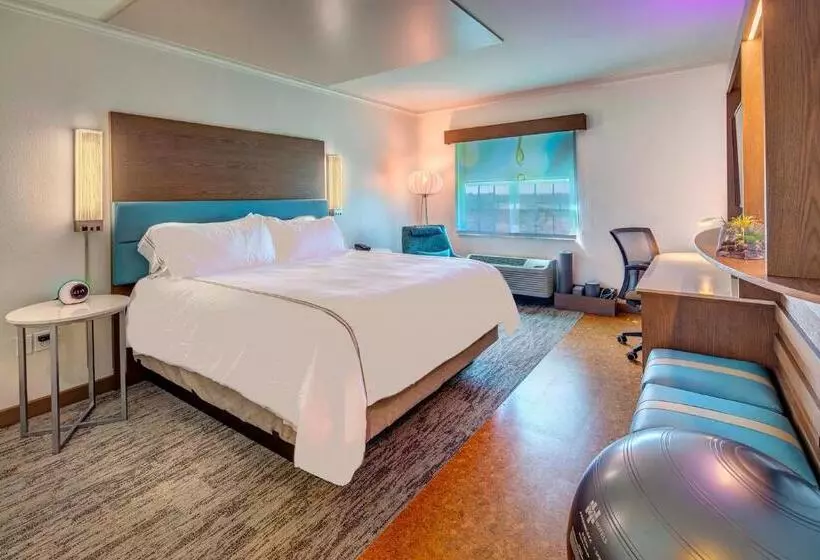 身障者適用キングサイズベッドルーム, Even Hotels Sarasota Lakewood Ranch, An Ihg