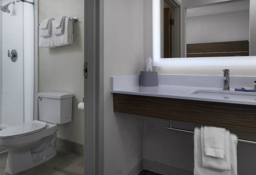 Люкс 2 Спальни, Holiday Inn Express North Myrtle Beach   Little River, An Ihg