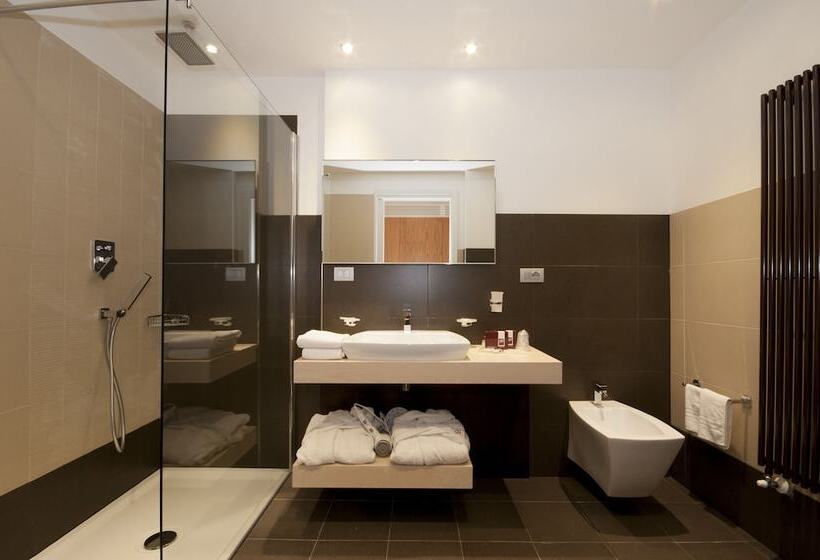 סוויטת ג'וניור, La Rondinaia in Eurocongressi