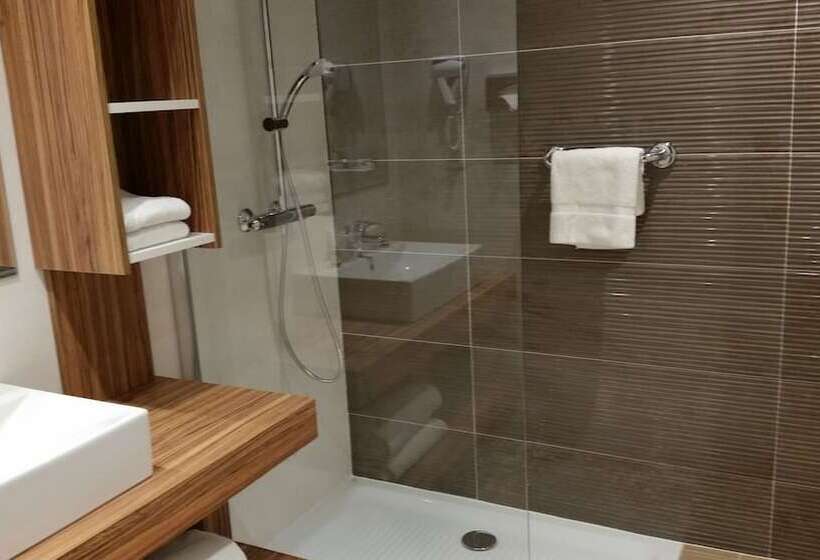 테라스가 있는 클래식룸, The Originals Boutique, Hôtel Les Strélitzias, Antibes Juan Les Pins