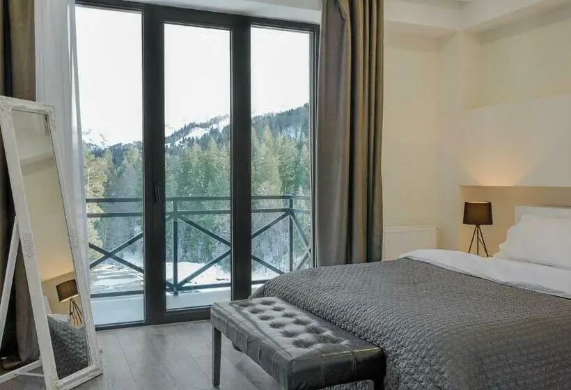 سوئیت جونیور خانوادگی, Kokhta Plaza Boutique