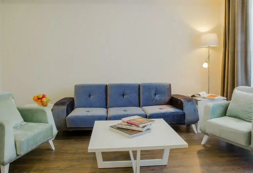 سوئیت جونیور خانوادگی, Kokhta Plaza Boutique