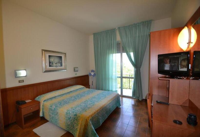 חדר סטנדרט לשלושה, Albergo Boomerang