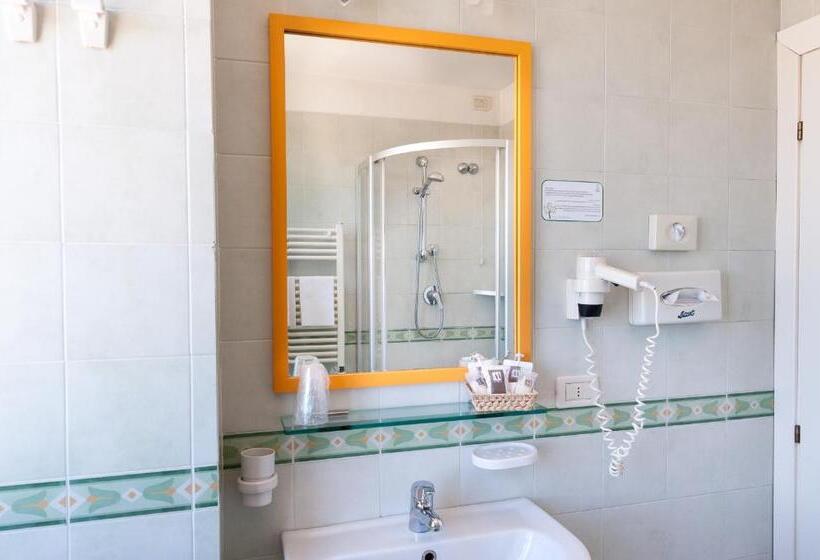 带海景标准四人间, Brigantino Non Dista