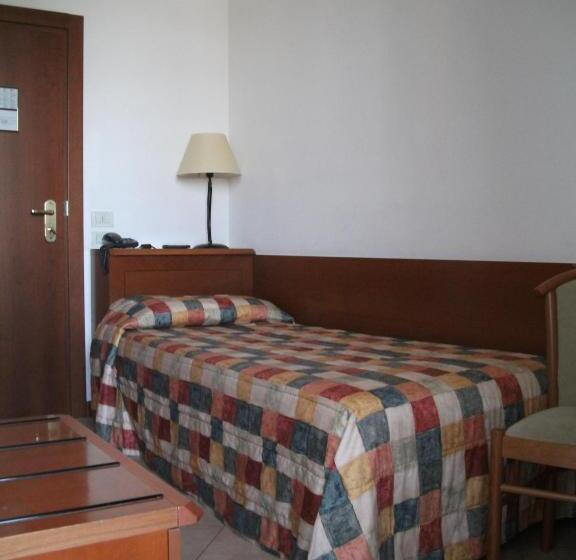 标准单人间, Brigantino Non Dista