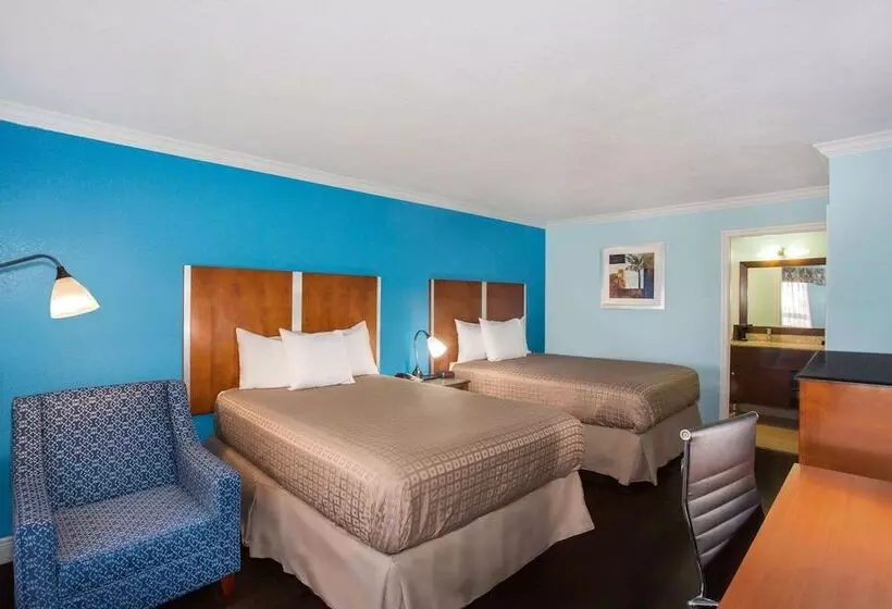 ２ダブルベッドのスタンダードルーム, Days Inn By Wyndham Florida City