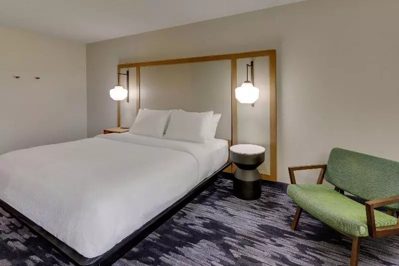 キングサイズベッドのスタンダードルーム, Fairfield Inn & Suites Southport