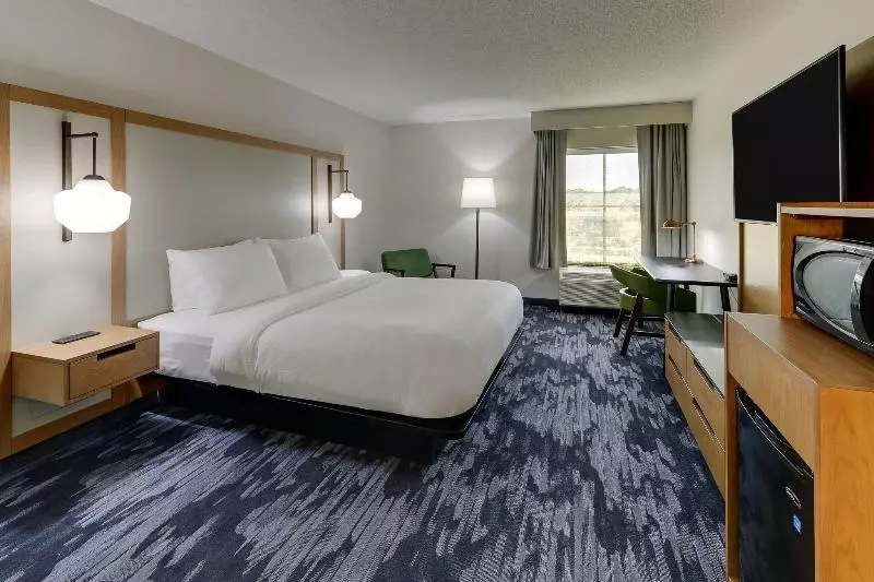 キングサイズベッドのスタンダードルーム, Fairfield Inn & Suites Southport
