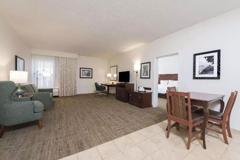 キングサイズベッドのスイートルーム, Hampton Inn East Lansing