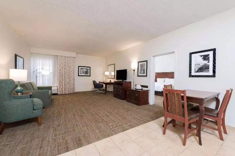 キングサイズベッドのスイートルーム, Hampton Inn East Lansing