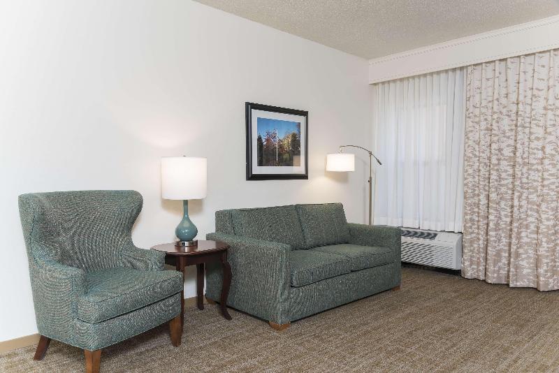 스위트 킹사이즈 침대, Hampton Inn East Lansing