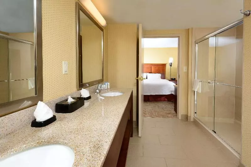سوئیت با تخت بزرگ, Hampton Inn Raleigh Capital Blvd. North