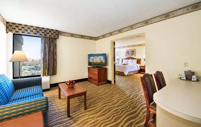سوئیت با تخت بزرگ, Hampton Inn & Suites Atlanta Airport North I85