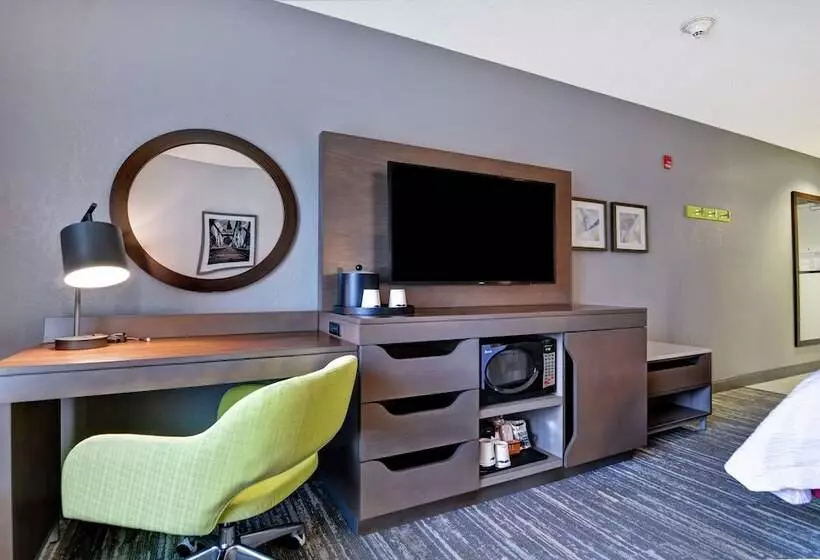 ２ダブルベッドのスタンダードルーム, Hampton Inn & Suites Newark Harrison Riverwalk