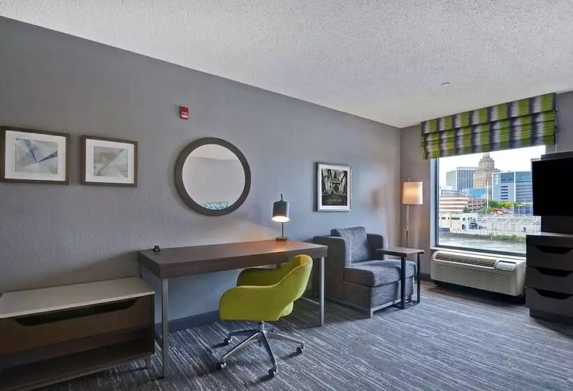 景色の見えるスイートルーム, Hampton Inn & Suites Newark Harrison Riverwalk