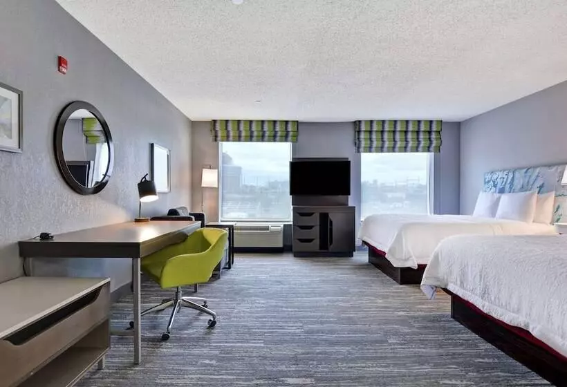 景色の見えるスイートルーム, Hampton Inn & Suites Newark Harrison Riverwalk