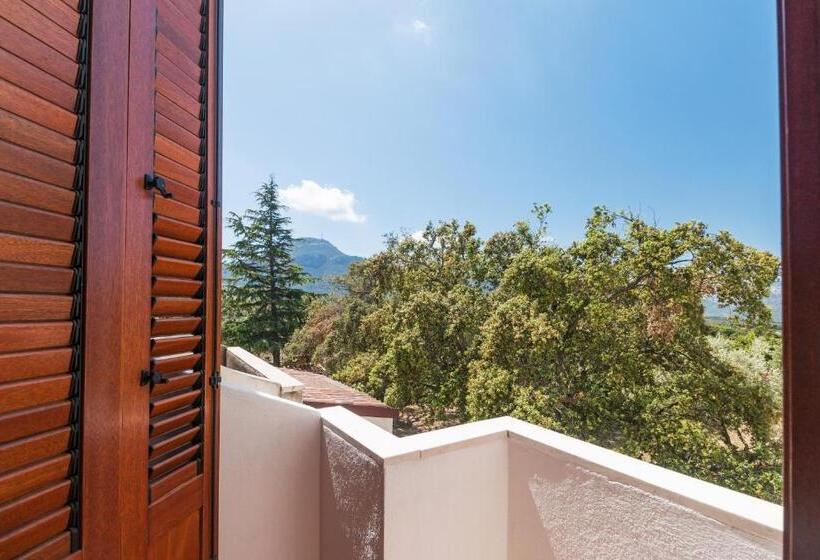 חדר סטנדרט לארבעה, Il Querceto