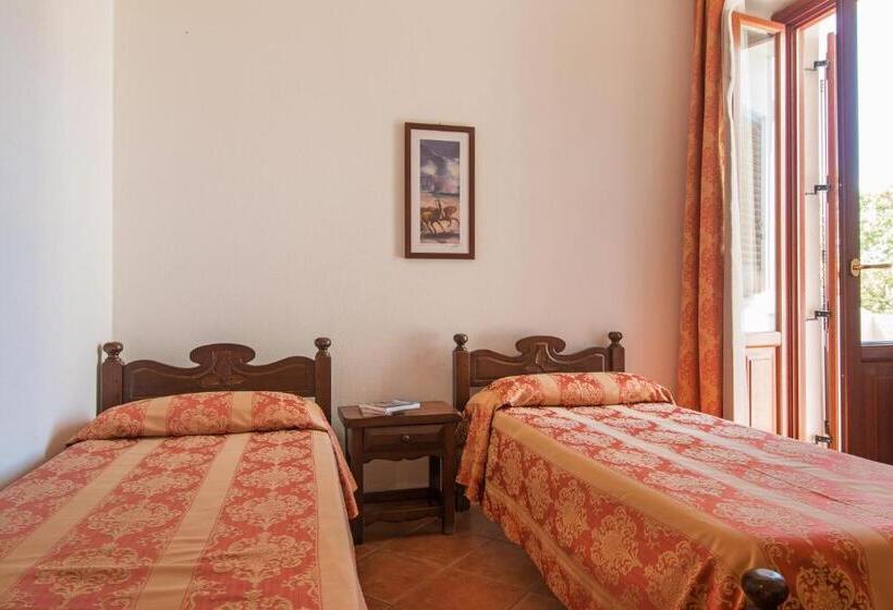 חדר סטנדרט לארבעה, Il Querceto