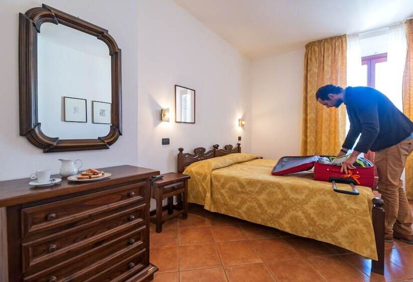 חדר סטנדרט לשלושה, Il Querceto