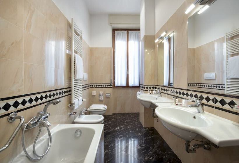 标准三人间, Lancaster