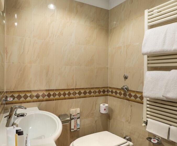 اتاق اکونومی, Lancaster