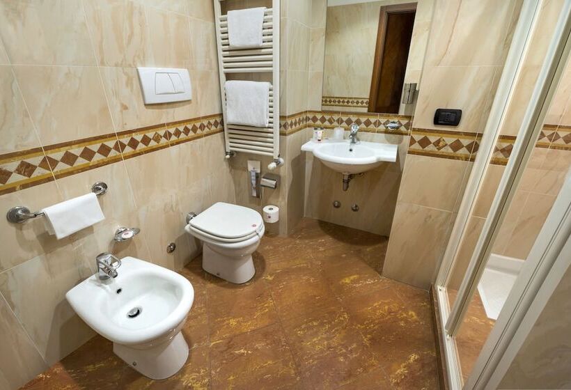 标准单人间, Lancaster