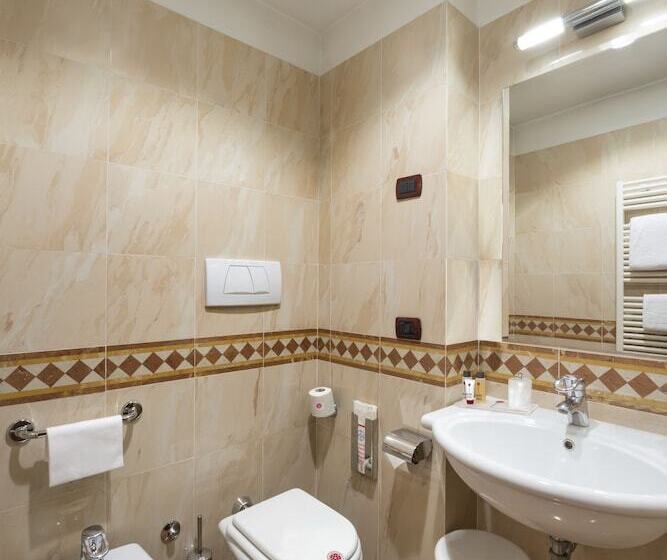 标准单人间, Lancaster